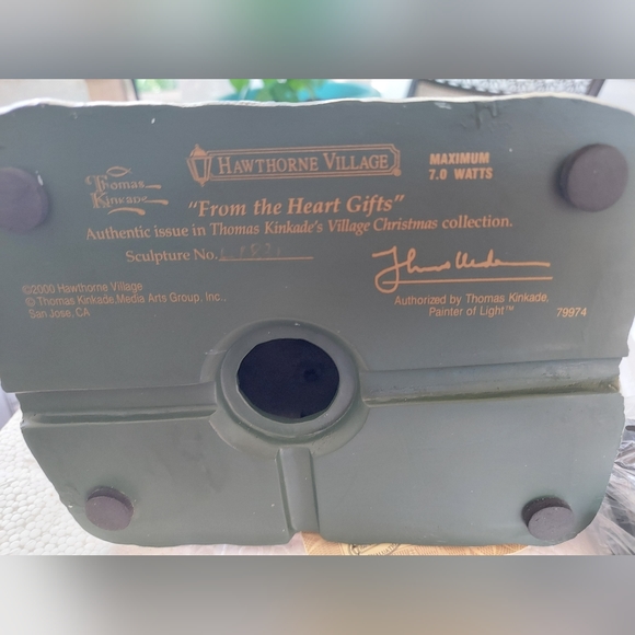 Thomas Kinkade Hawthorne Village From the Heart Gifts - Picture 2 of 7